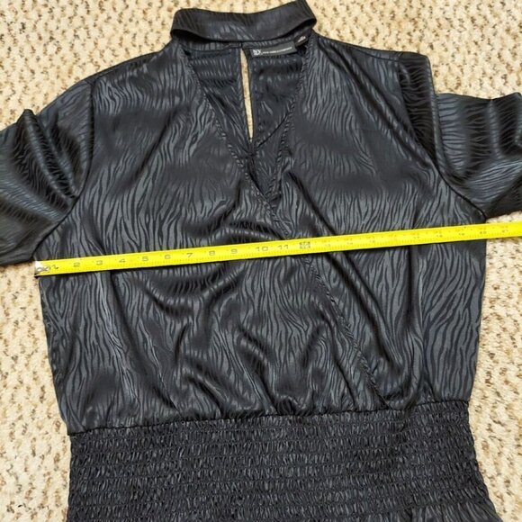 NEW Women's Long Sleeve Blouse Black Zebra Satin Size Medium - Picture 10 of 11